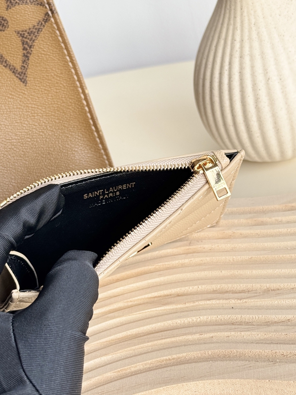 イヴサンローラン財布角部分ディテール